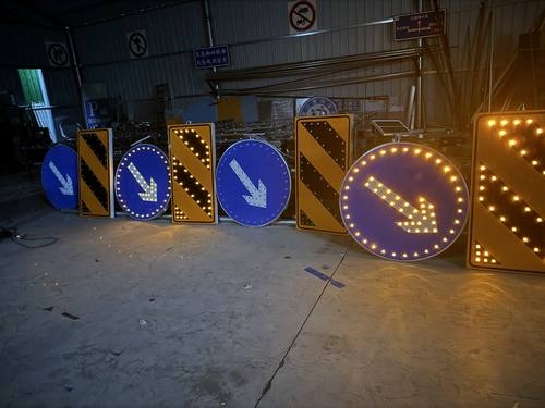 亳州亳州河南太阳能交通标牌 河南自发光交通路标牌厂家